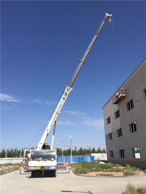 富川“轻装强干”—— 吊车的 “轻量化臂架” 技术