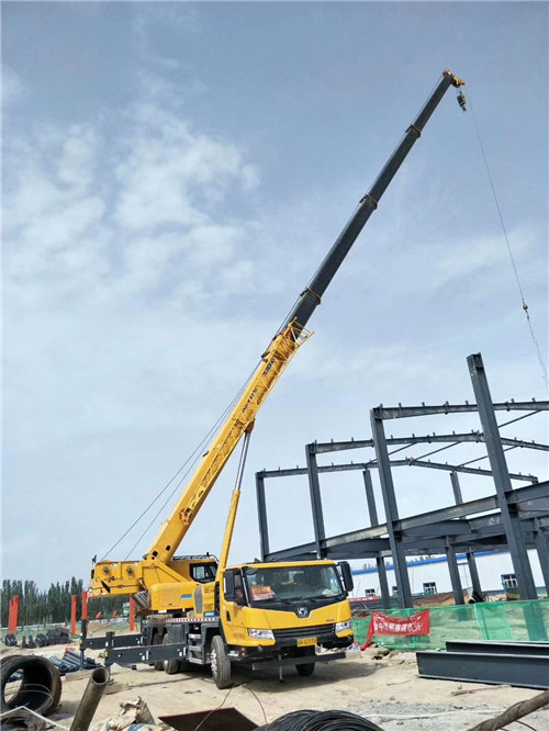 富川超高层建筑钢结构吊装案例